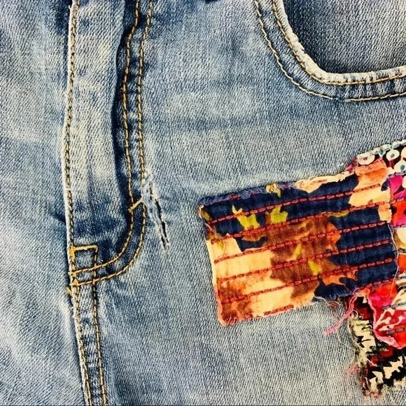 Aeropostale Destroyed High waisted Shorty cutoffs - Picture 2 of 10